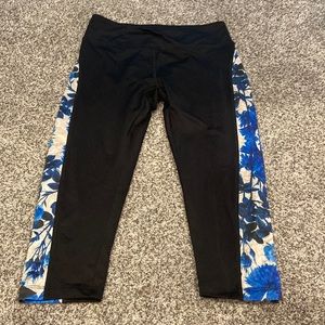Lularoe Small athletic jade workout capris black with cream and blue flowers EUC